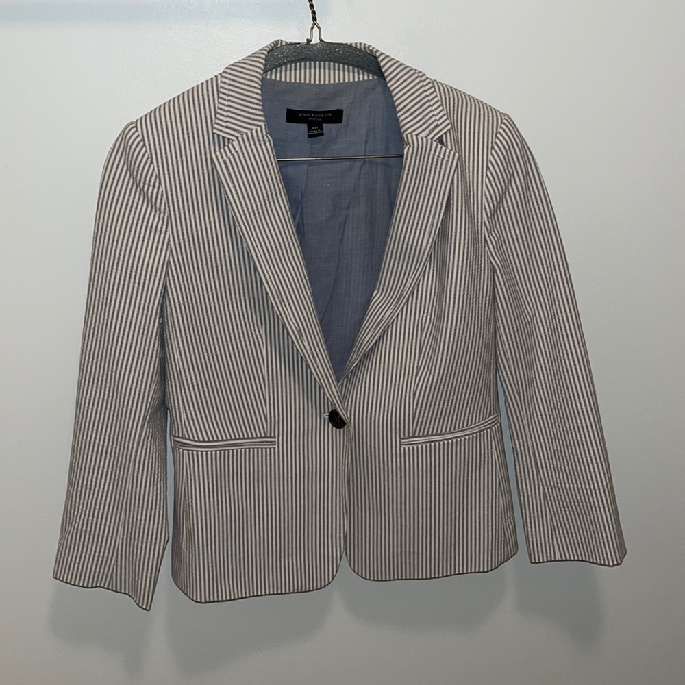 Fitted striped blazer